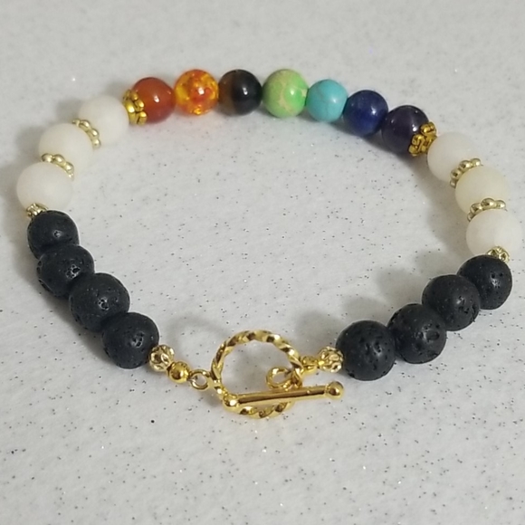 7 Chakra stone, white quartz beaded bracelet - Picture 3 of 8